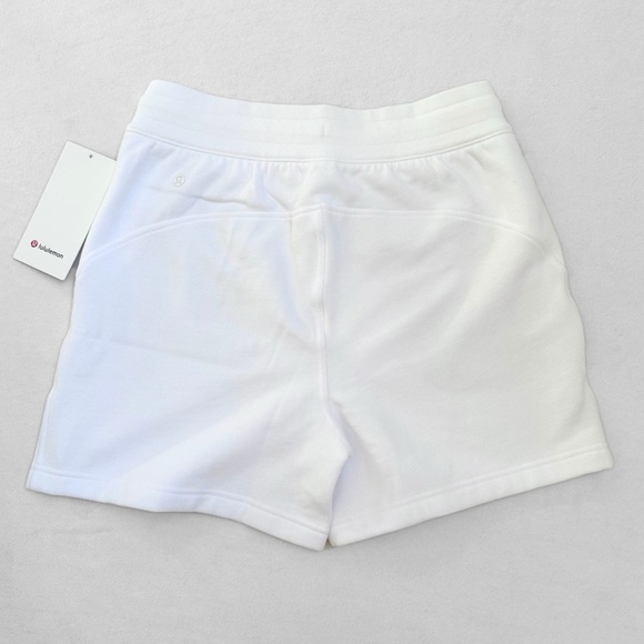 NWT Lululemon Scuba High-Rise Short 5” – White – Size 8 - Picture 2 of 7